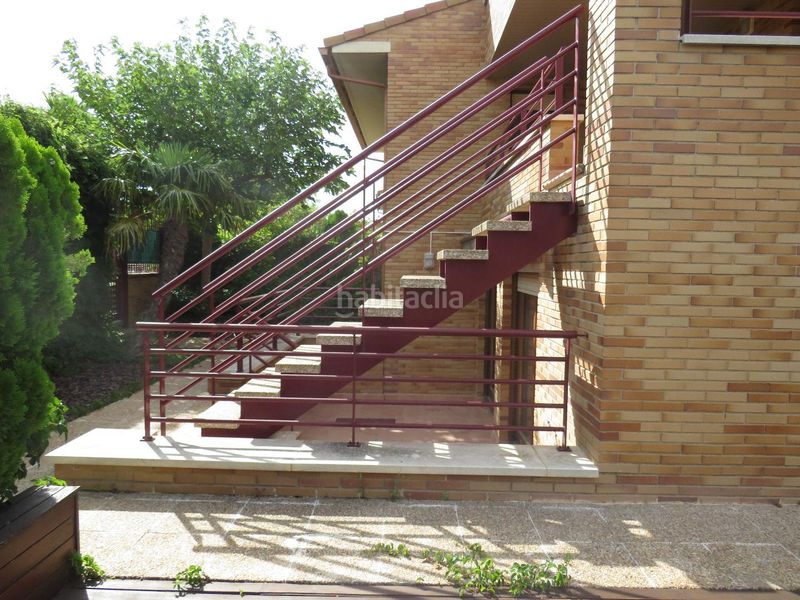 Foto 249b8e8e-9b61-44c5-9040-485aa7c7cbff. Casa aparellada amb piscina a Montecanal Zaragoza