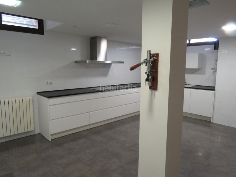 Foto 42ab3f29-4224-47cc-a600-d3c02a5ac2c7. Casa aparellada amb piscina a Montecanal Zaragoza