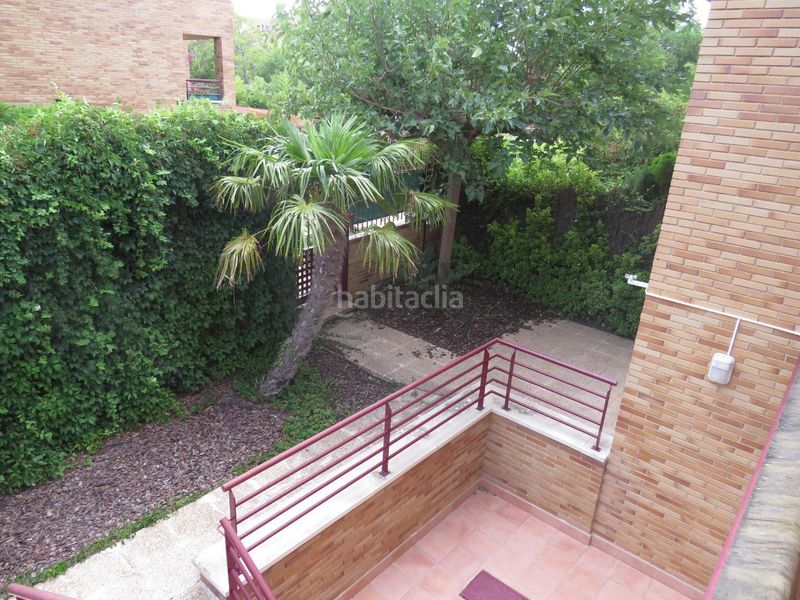 Foto 72d8fb17-2040-44f8-96cc-56a76cc113c6. Casa aparellada amb piscina a Montecanal Zaragoza