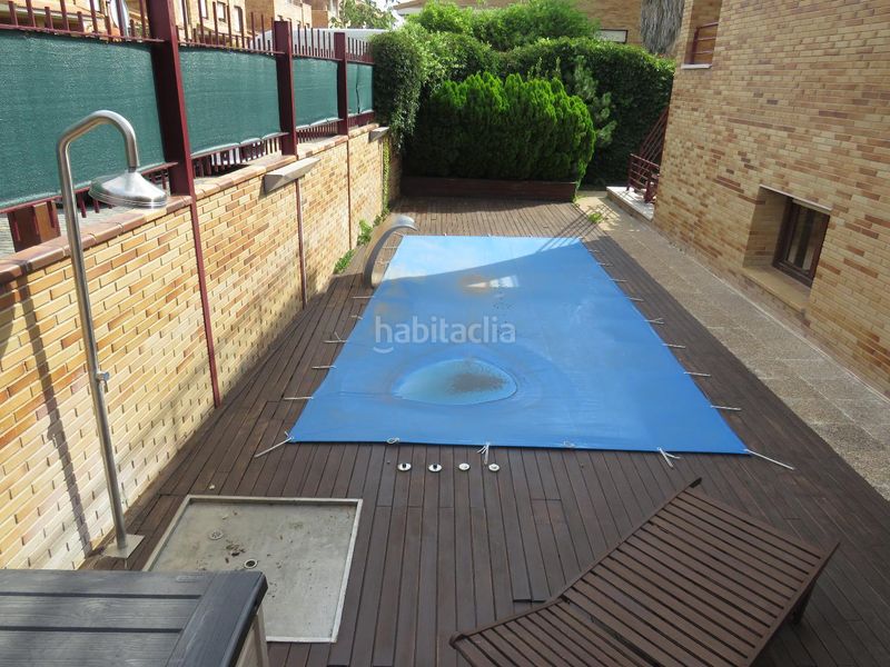 Foto 95db9df8-4143-4e7a-93cd-3995e9c62154. Casa aparellada amb piscina a Montecanal Zaragoza