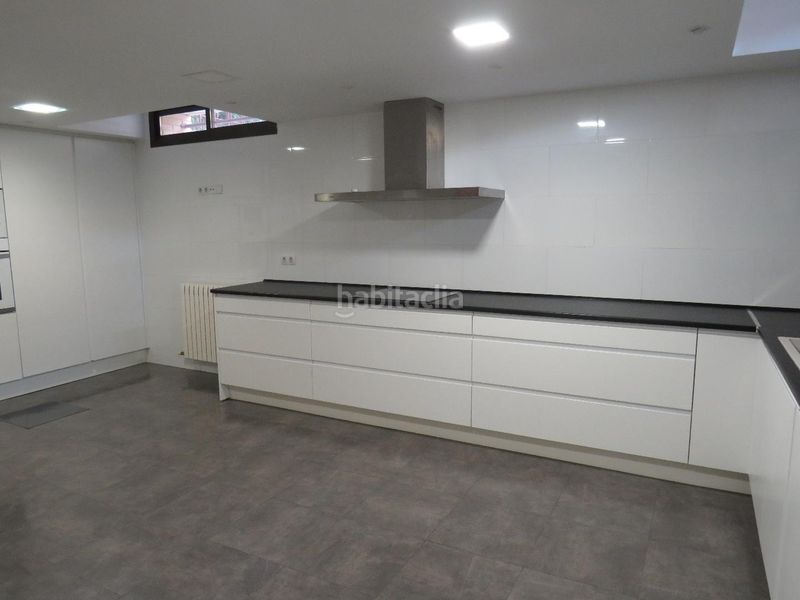 Foto 98f0d1de-52b7-4134-b759-7c75c0a9bad2. Casa aparellada amb piscina a Montecanal Zaragoza