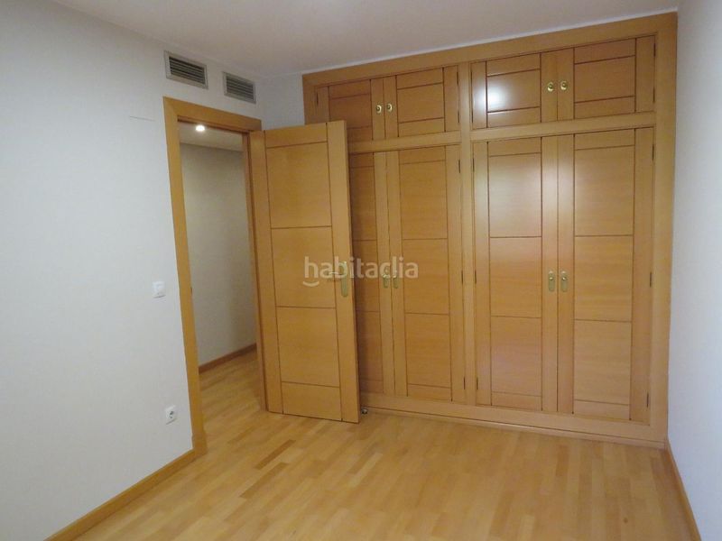 Foto b563bf94-bee5-4c6d-a006-64dc5a3280dd. Casa aparellada amb piscina a Montecanal Zaragoza