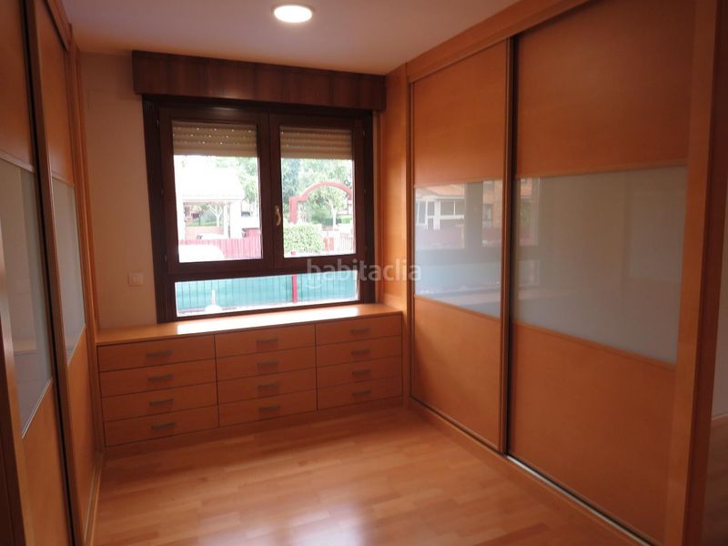 Foto b7913274-0eeb-4eb2-915f-675a91730261. Casa aparellada amb piscina a Montecanal Zaragoza