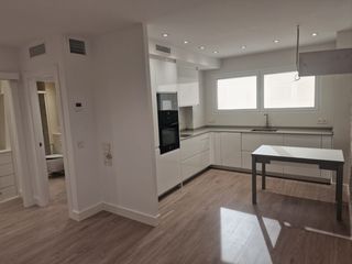 Location Appartement à Paseo Independencia. Exclusivo apartamento, pleno centro de la ciudad, a estrenar, ju