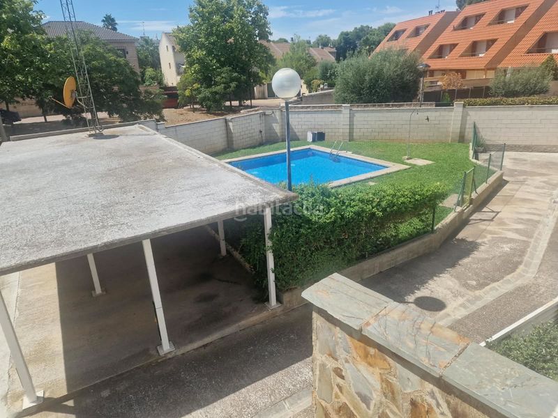 Foto 3054c8a0-8033-497b-b9e5-cc15cf7a1a7a. Casa adossada amb piscina a Montecanal Zaragoza