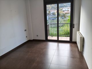 Rent Apartment in Avià. Pis semi nou,esta situat al berguedà, a