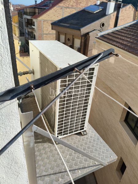 Foto 2d6e1f8e-6cf7-494d-bb2d-c5e41dfd8797. Duplex con camino riscaldamento in Puig-reig