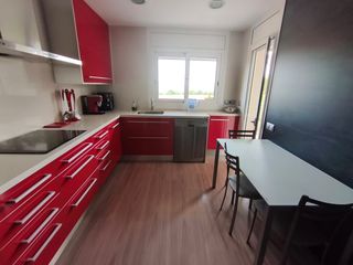 Maison jumel�e  Carrer de cardona. Casa,nova, terrassas,pati ,jardi,vistes,........................