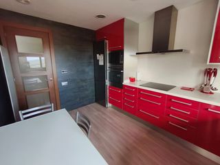 Towny house  Carrer de cardona. Casa,nova, terrassas,pati ,jardi,vistes,........................