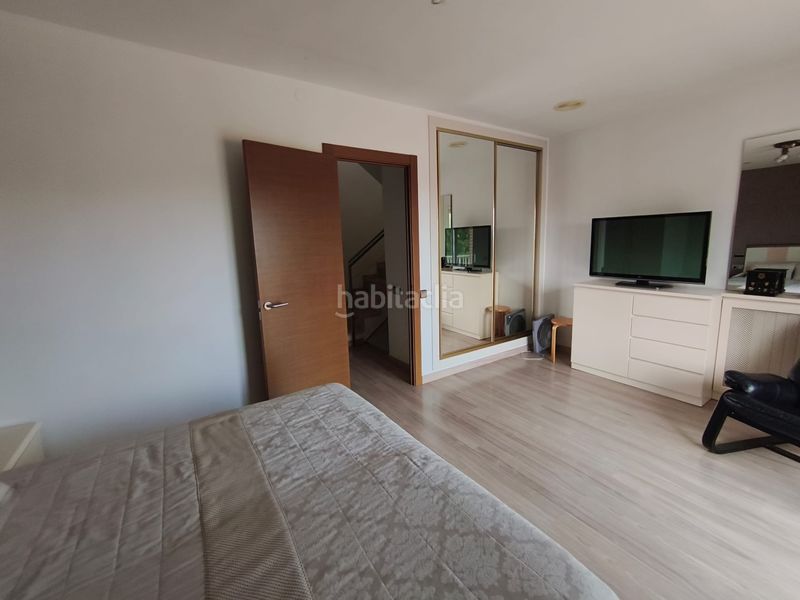 Foto 4423418d-d41a-4858-84b9-954ce292f84d. Casa aparellada amb xemeneia calefacció aparcament a Berga
