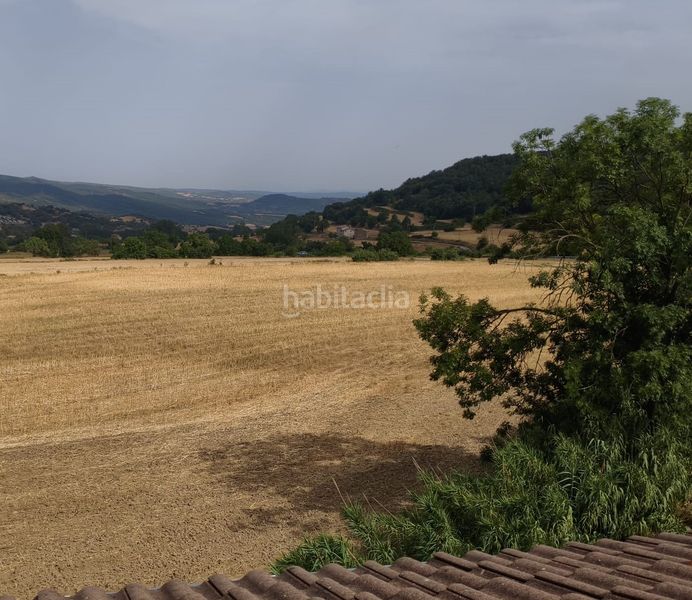 Foto 560aaeb4-d5ec-41b5-ab45-3dd1c0308b60. Casa aparellada amb xemeneia calefacció aparcament a Berga