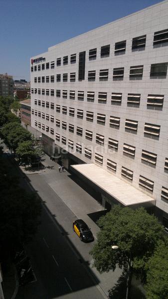 Foto 4d5695eb-64fa-4643-971c-538f7621c576. Lloguer pis amb aparcament a Barri de les Corts Barcelona