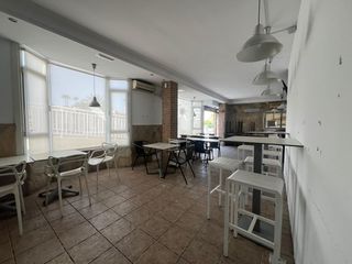 Local Comercial en Avenida MOYA 2