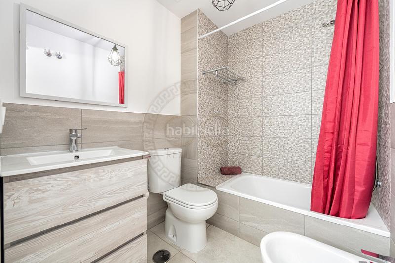 Foto 095da123-a31a-4f21-a328-d82f0f922e1d. Piso entrar a vivir piso completamente reformado con plaza de garaje y trastero en vecindario en Santa Lucía de Tirajana