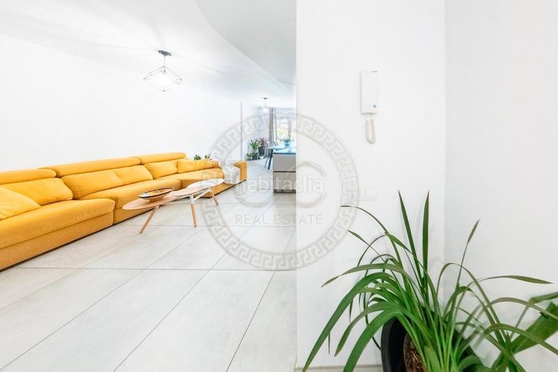Foto 19966de0-3e9b-48f2-bbc0-f4395ae230ff. Piso entrar a vivir piso completamente reformado con plaza de garaje y trastero en vecindario en Santa Lucía de Tirajana
