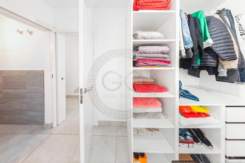 Foto 212d3db2-677f-4fc0-9fd8-040c55a153e6. Piso entrar a vivir piso completamente reformado con plaza de garaje y trastero en vecindario en Santa Lucía de Tirajana