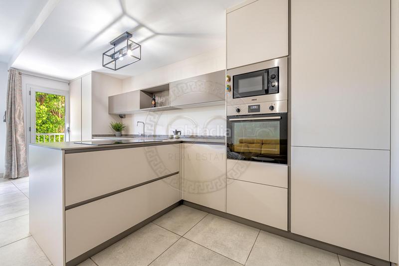 Foto 6b55222d-2597-4044-ae91-0ffd3e7e0c39. Piso entrar a vivir piso completamente reformado con plaza de garaje y trastero en vecindario en Santa Lucía de Tirajana