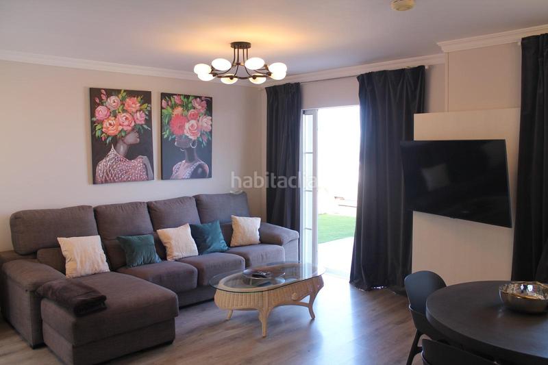 Foto 10d9da0f-a33d-492d-ac25-d7f73c389476. Casa pareada en calle costa canaria 114 en Playa del Inglés San Bartolomé de Tirajana