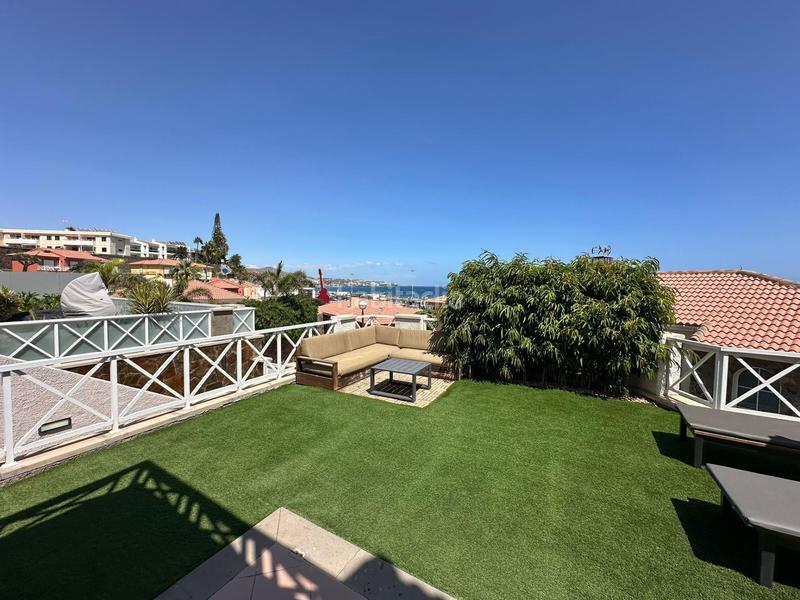 Foto d4d6a9c4-d6a8-4dd3-af9a-9095257d4bd2. Casa pareada en calle costa canaria 114 en Playa del Inglés San Bartolomé de Tirajana