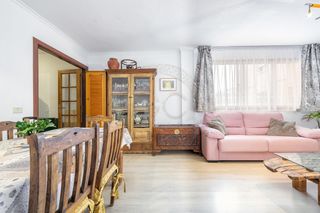 Apartament a Calle artenara 6. Espacioso y estratégico apartamento de 3 dormitorios en el coraz