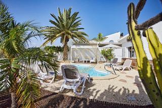 Location Chalet  Avenida roque del este. Exclusiva villa de ensueño con idílico jardín privado, propia pi