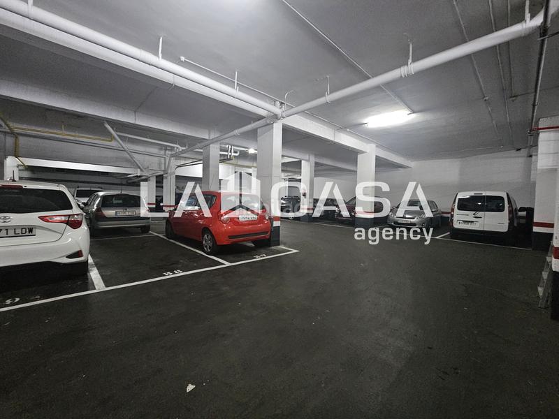 Foto 61bd4e47-3e93-4f59-9df3-946d2925b492. Parking coche en Prosperitat Barcelona