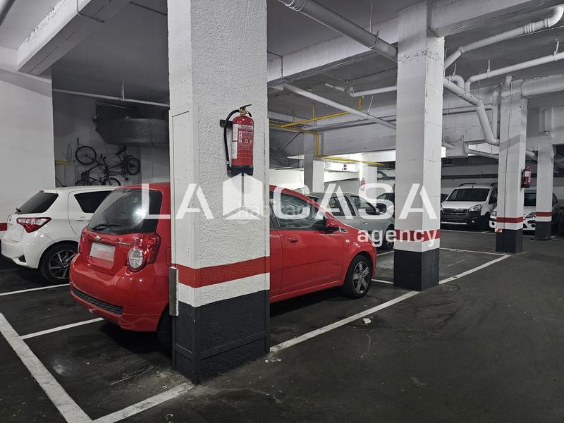 Foto ace617d8-4b7b-429b-828c-a085c7b8f60a. Parking coche en Prosperitat Barcelona