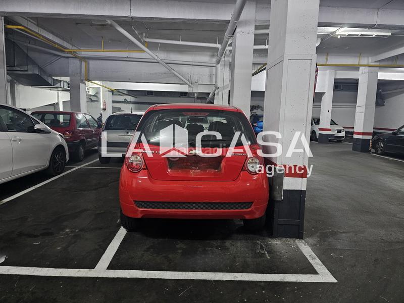 Foto 3db7674a-2e1c-488f-984e-a1fda8af6e40. Parking voiture dans Prosperitat Barcelona