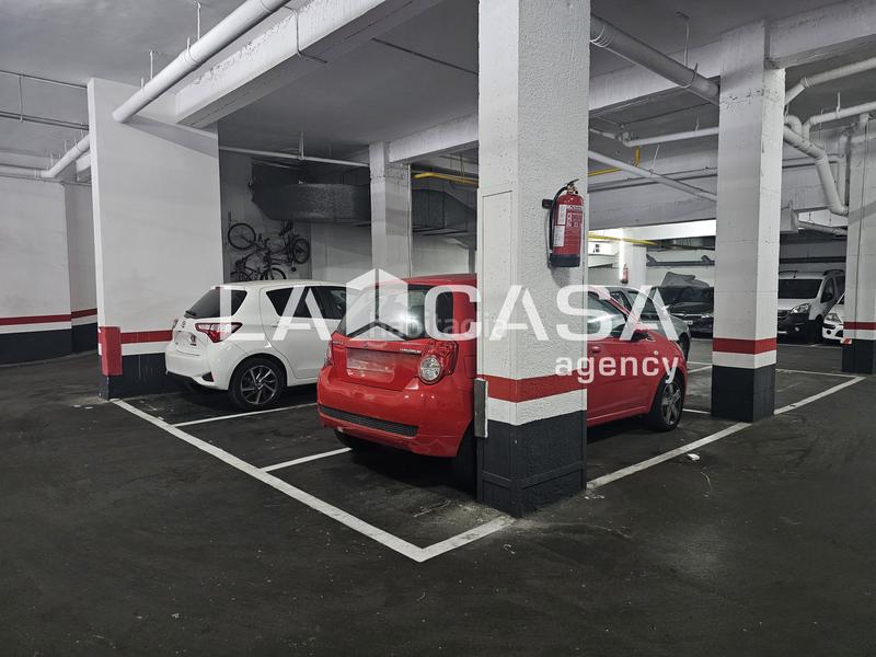 Foto 9d893e9c-d57e-4e93-a0ef-b31285f071f2. Parking voiture dans Prosperitat Barcelona