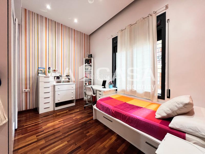 Foto c72152de-a740-4be5-afaa-b7a3e5b1c1a6. Chalet en Sant Andreu de Palomar Barcelona