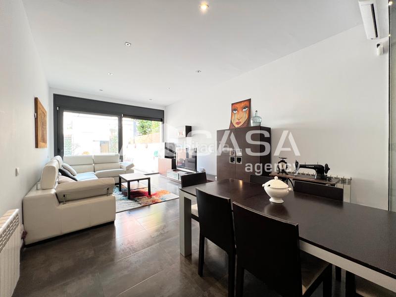 Foto f34493ae-b51b-4e9e-8f69-26ae6cc4b164. Chalet en Sant Andreu de Palomar Barcelona