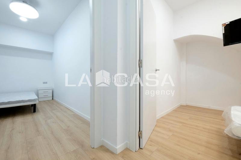 Foto d0e1821b-87e4-4647-b469-5771d208da82. Locale commerciale in Vilapicina - Torre Llobeta Barcelona