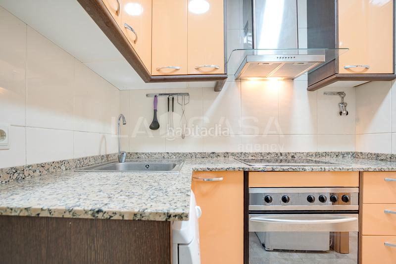 Foto d0bb59cf-343a-4502-b9af-8efc88bd4b88. Etagenwohnung mit heizung in El Clot Barcelona