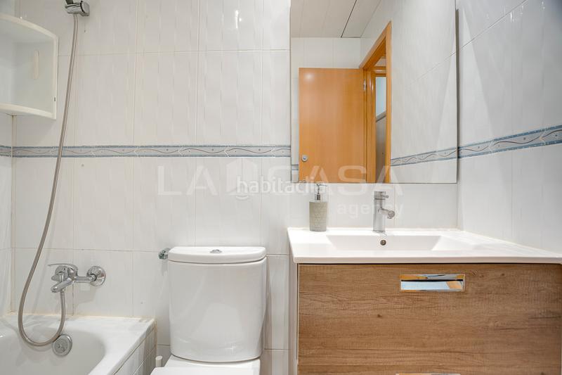 Foto f4ad01ec-d4a1-49d1-9617-4bc442ad255f. Pis amb calefacció a El Clot Barcelona