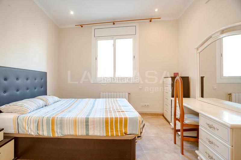 Foto c4da4f23-c286-4861-bb08-2931a6c0256e. Piso en El Clot Barcelona