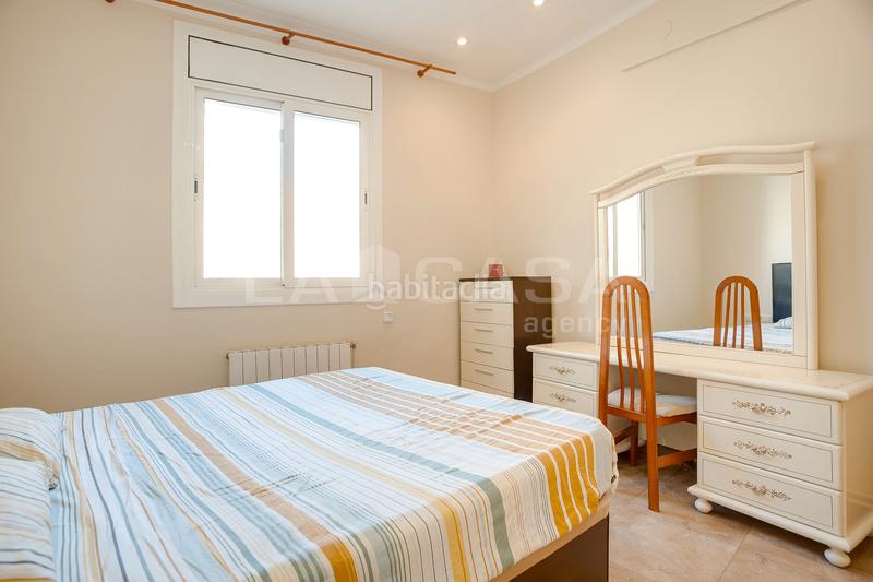 Foto e14d0360-fcc8-46c4-b373-e9869e78bc21. Piso en El Clot Barcelona