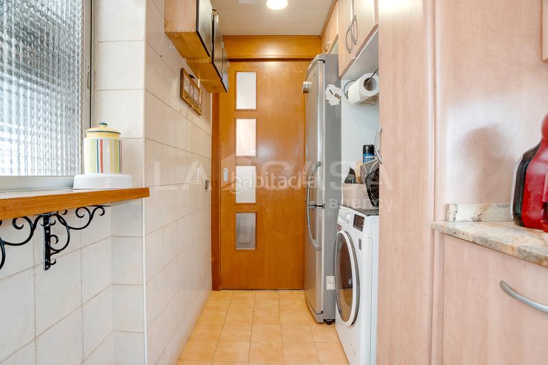 Foto de6dba18-2717-40a4-b113-36cb62a5bdb0. Piso en La Verneda - La Pau Barcelona