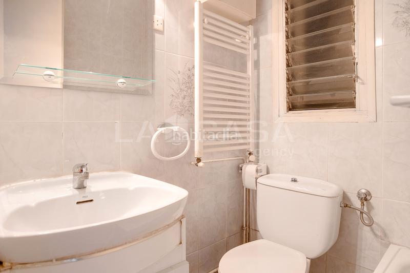 Foto 211cc4f0-8268-48f7-b0fb-4ddbfad7e202. Etagenwohnung mit heizung in La Verneda - La Pau Barcelona