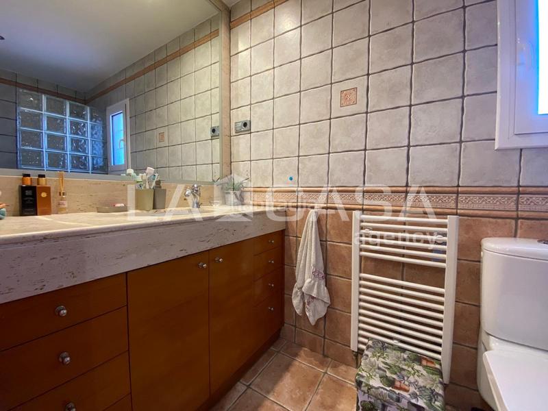 Foto 4b358081-cfe7-44bb-9793-306c15b28efd. Penthouse with heating in Fondo Santa Coloma de Gramenet