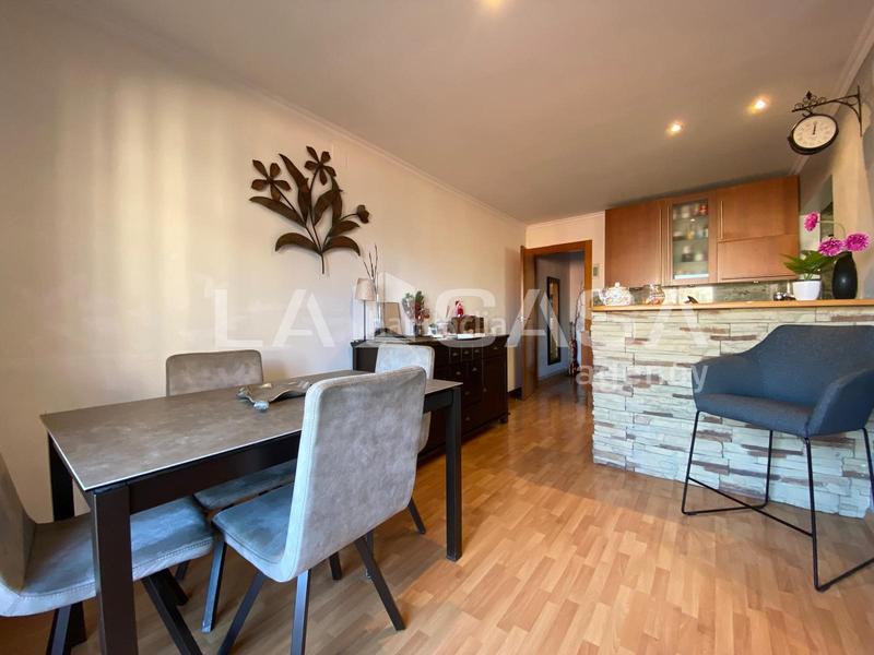 Foto b99b6343-876b-4bd8-b210-687ecb20df14. Penthouse with heating in Fondo Santa Coloma de Gramenet