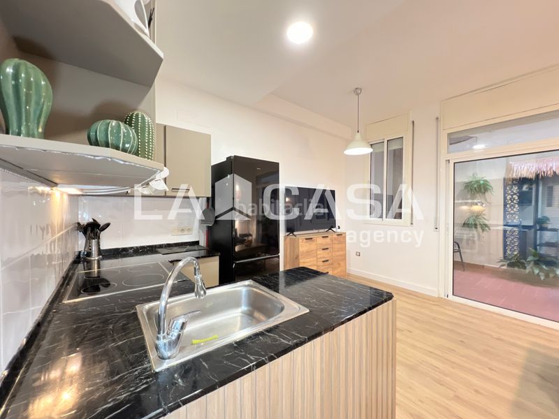 Foto 3ee2b182-bd77-414d-8b20-40406fc0e848. Pis a Gòtic Barcelona