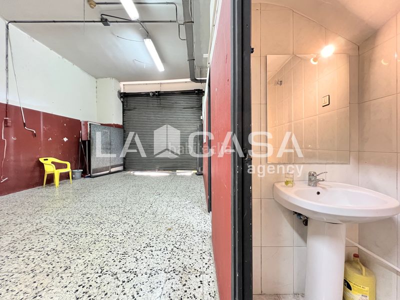 Foto 6bd30c6b-b47d-4fac-b0f1-65c890a4c4ef. Local comercial a Llefià Badalona