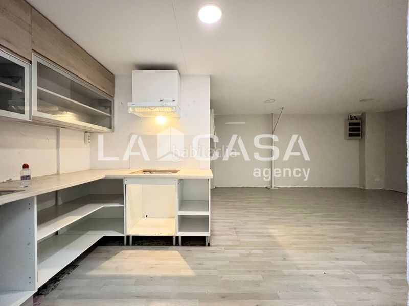 Foto a274cfa5-609a-4277-affc-7301c32efb29. Local comercial a Llefià Badalona