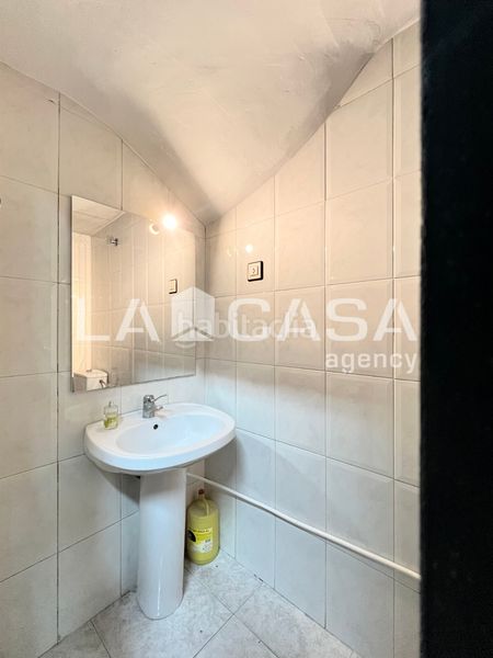 Foto a2a677c5-2ffc-4f3a-a7b3-a89463c12425. Local comercial a Llefià Badalona