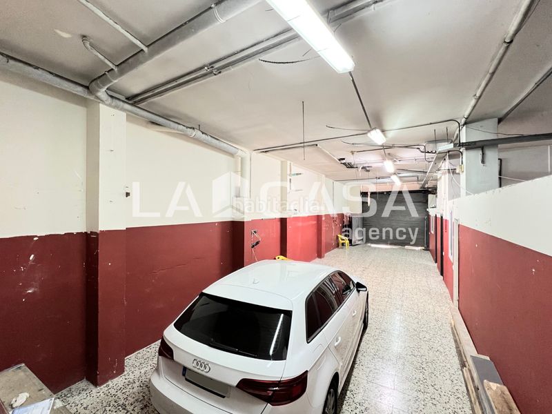 Foto c064ed28-8280-4ba2-a630-a00186e6a3b5. Local comercial a Llefià Badalona