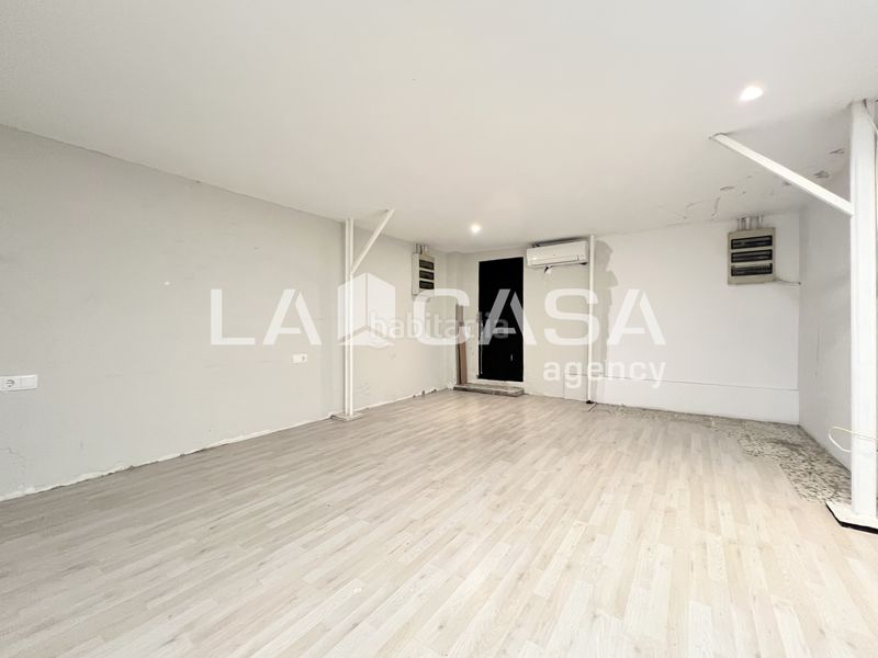 Foto d088e438-16f8-4807-b69b-cf1cfbcc3379. Local comercial a Llefià Badalona