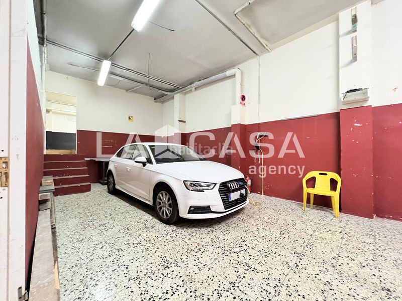Foto d10e725a-068f-479d-9e99-1839cc42f7d1. Local comercial a Llefià Badalona