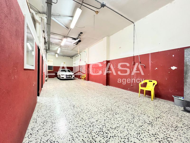 Foto dee1f142-d807-49d5-a88f-3142b1378346. Local comercial a Llefià Badalona