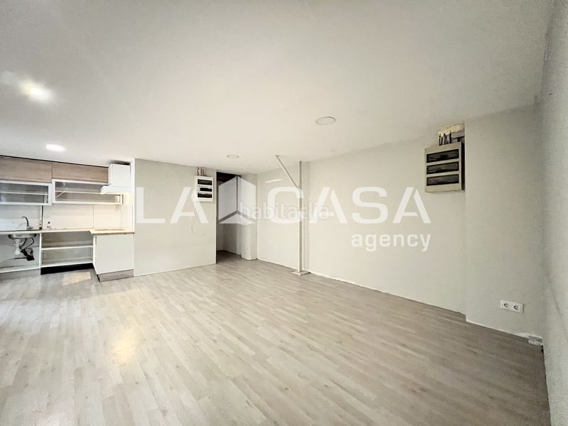 Foto f47dd88b-3f28-4cea-91b3-f6dbeda724ba. Local comercial a Llefià Badalona