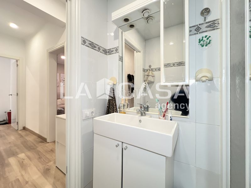 Foto 27b5a8d9-28ae-43b7-9dad-78e40ac13d2c. Pis a Prosperitat Barcelona